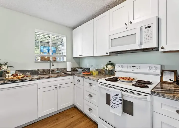 Sunny Isles Cottage  * Clearwater Beach