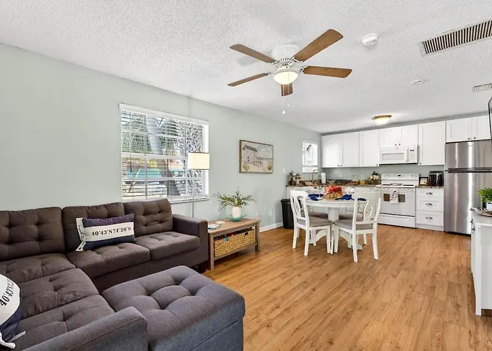 Sunny Isles Cottage  Clearwater Beach