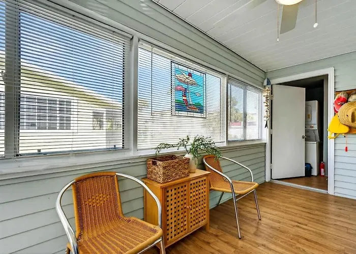 Sunny Isles Cottage  Clearwater Beach