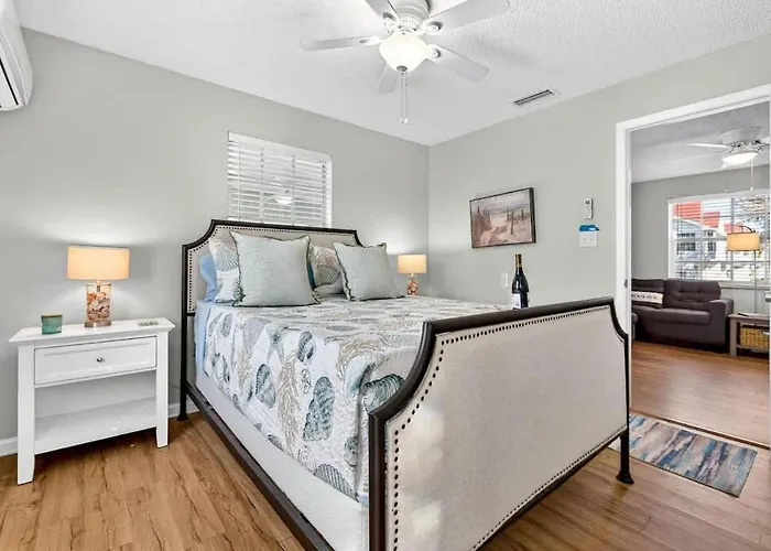 Sunny Isles Cottage  * Clearwater Beach