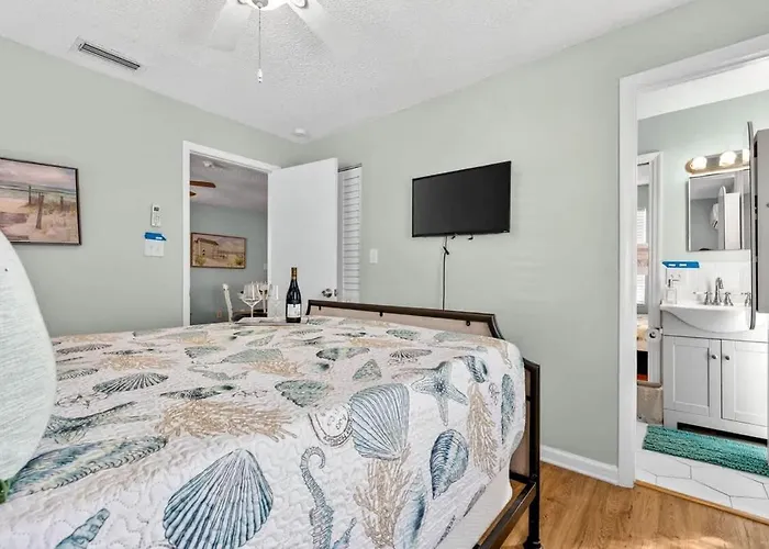 Sunny Isles Cottage  Clearwater Beach